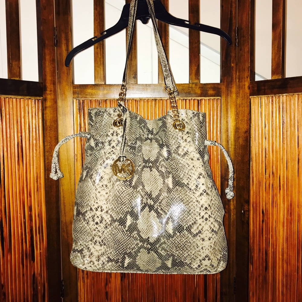 Genuine MK purse & wristlet